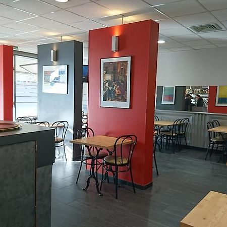 法兰西酒店 Objat 外观 照片